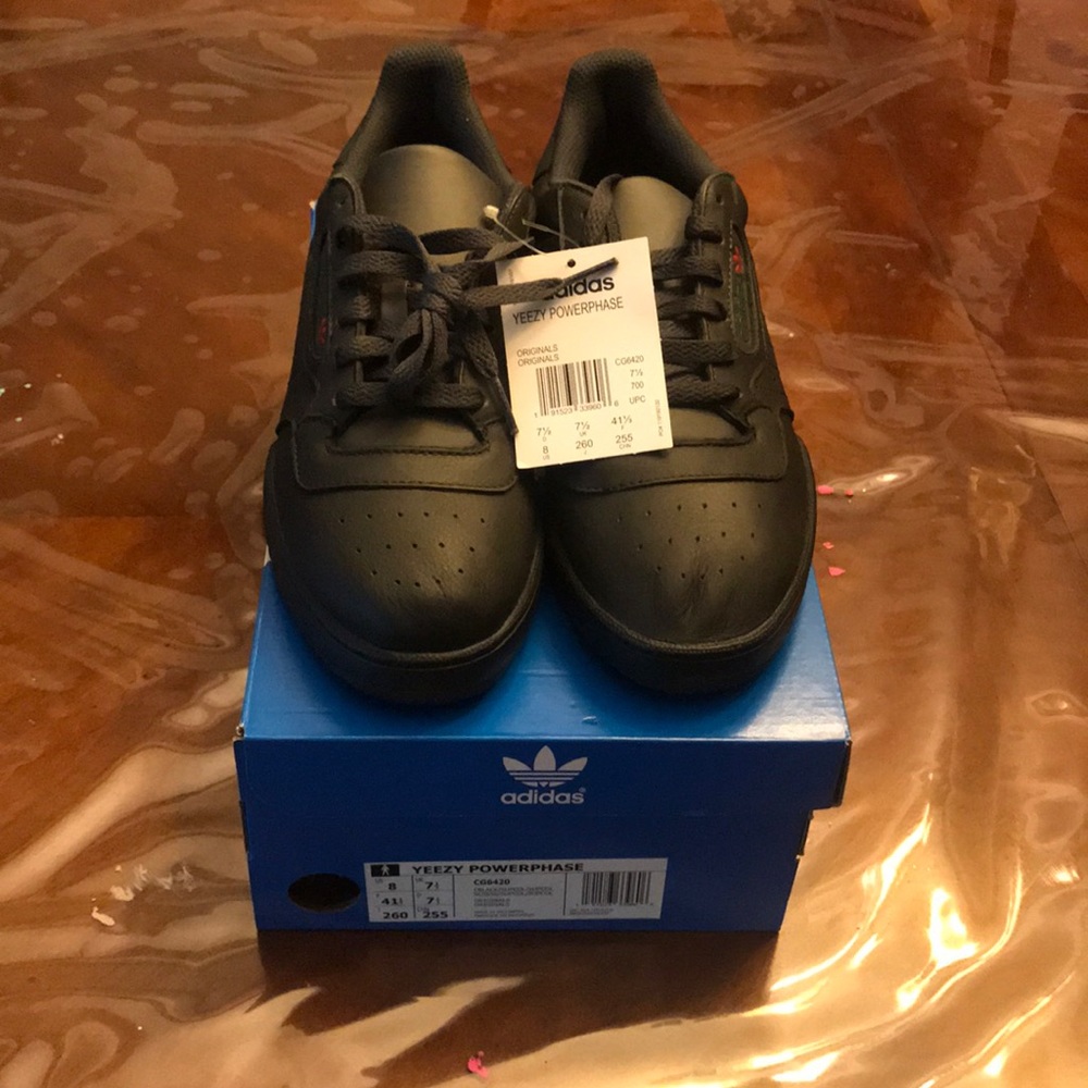 Brand New Adidas Yeezy Calabasas Size 8